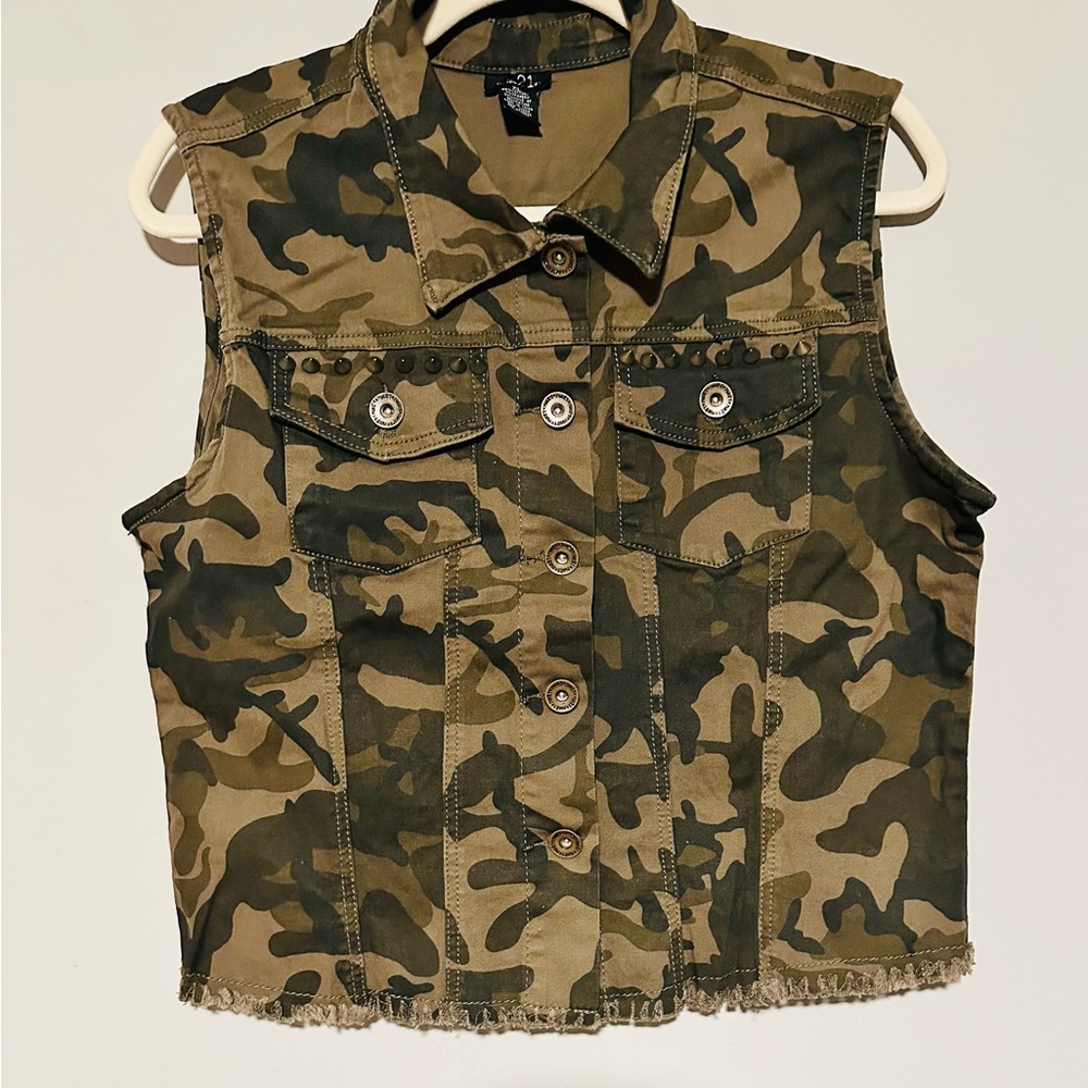 RUE 21 Camo Studded Vest Sz XL
